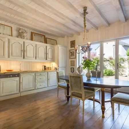 Le Coudray-macouard Sleeps 8 Wifi Villa
