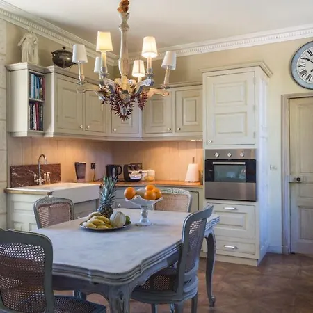 Le Coudray-macouard Sleeps 8 Wifi Villa