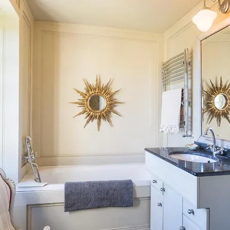 Le Coudray-macouard Sleeps 8 Wifi Villa *
