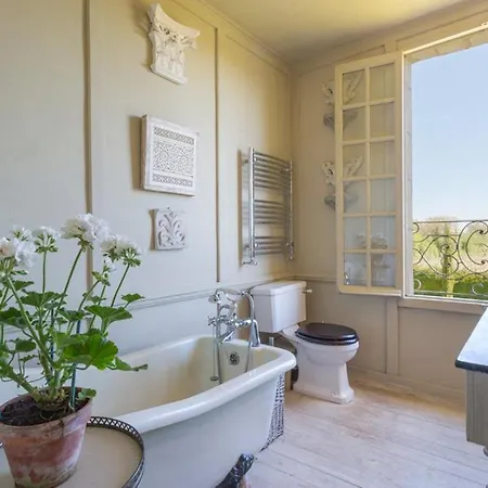 Le Coudray-macouard Sleeps 8 Wifi *