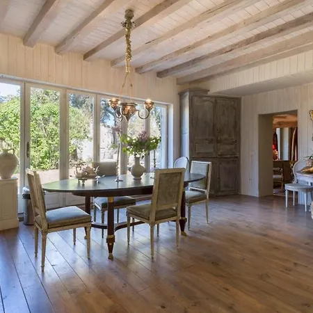 Le Coudray-macouard Sleeps 8 Wifi * Le Coudray-Macouard